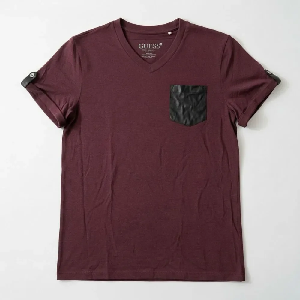 GUESS Men V-Neck T-Shirt Burgundy Faux Leather Pocket Size M Short Sleeve - Picture 1 of 4
